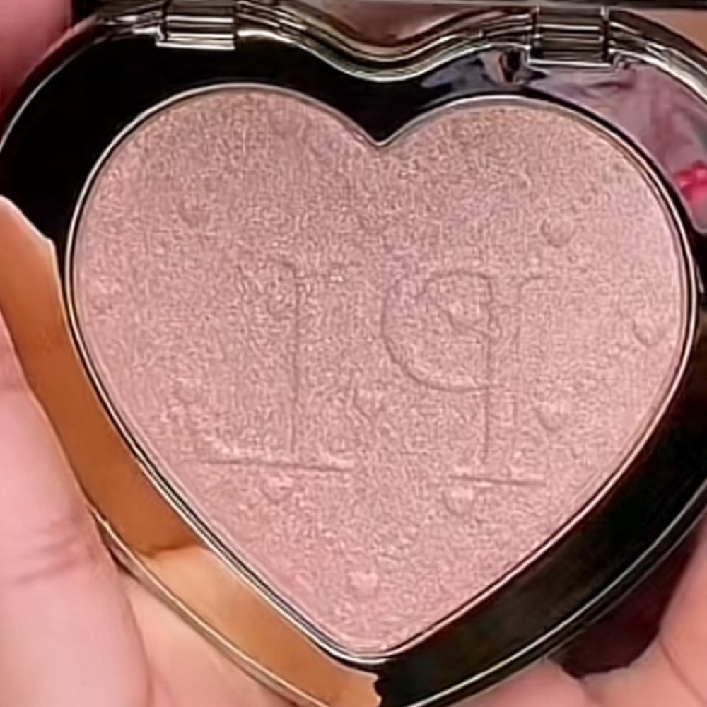 P. Louise highlighter Champagne Breakfast
